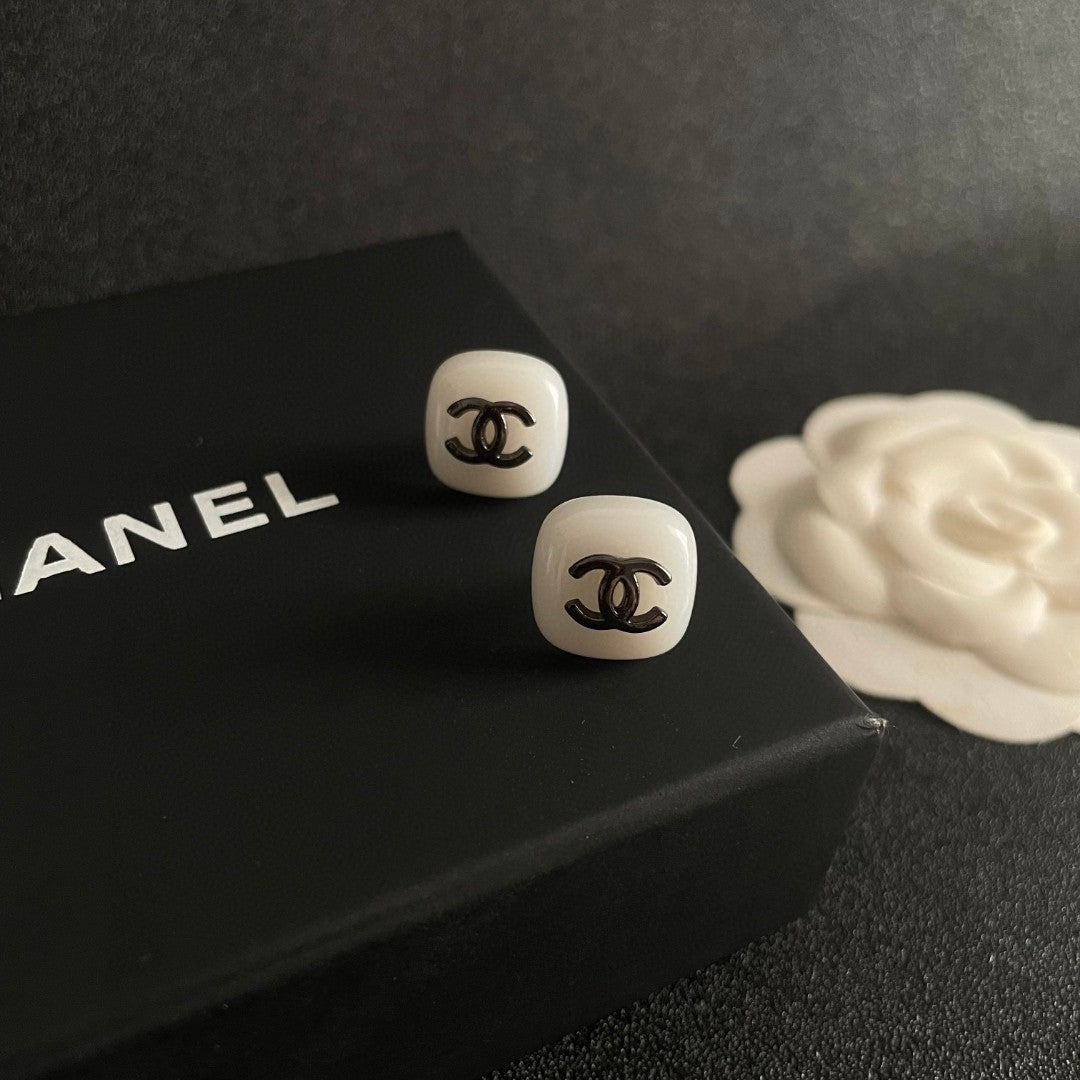 Double-C Emblem Stud Earrings in Polished Metal-Tone – Design 364 detail view