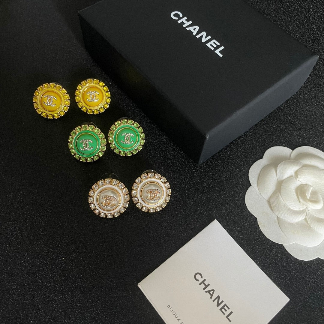 Double-C Emblem Pearl-Detail Stud Earrings – Pearl Detail – Design 017 close-up detail