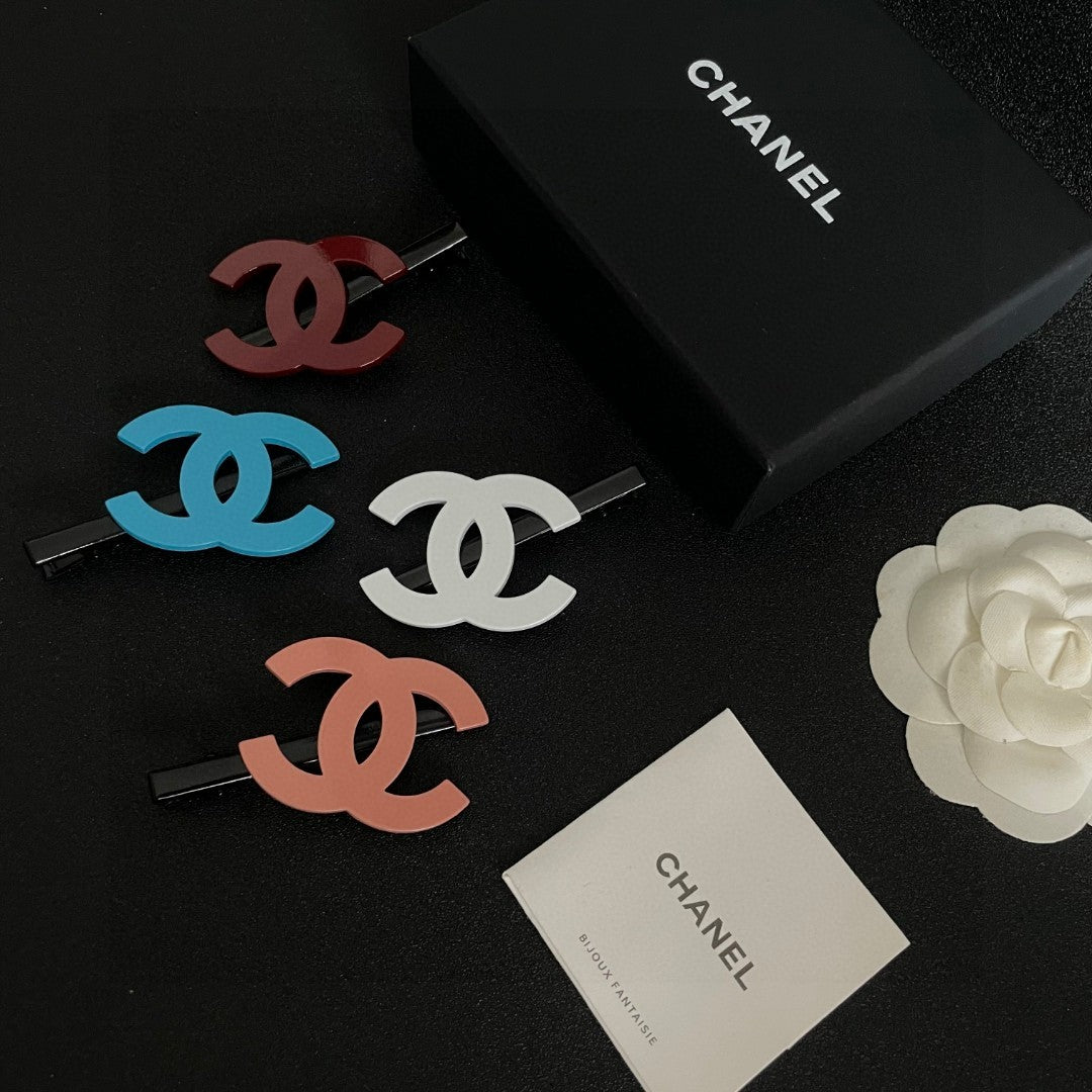 Double-C Emblem Hair Clip – Design 013 side detail