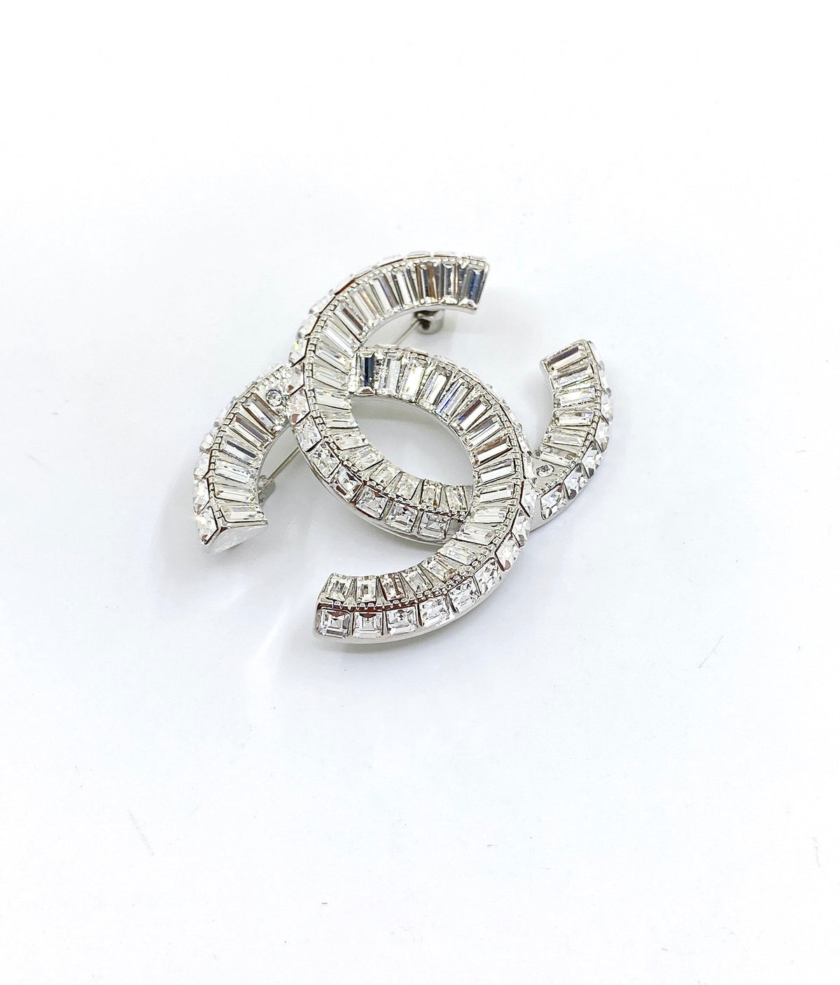 Double-C Emblem Brooch in Polished Metal-Tone – Design 023 main product view