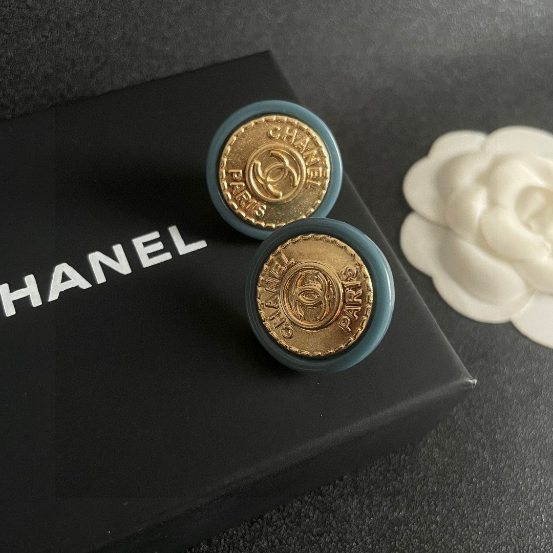 Double-C Emblem Stud Earrings in Polished Metal-Tone – Design 279 detail view