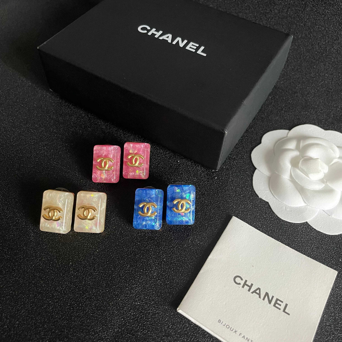 Double-C Emblem Stud Earrings in Polished Metal-Tone – Design 477 side detail