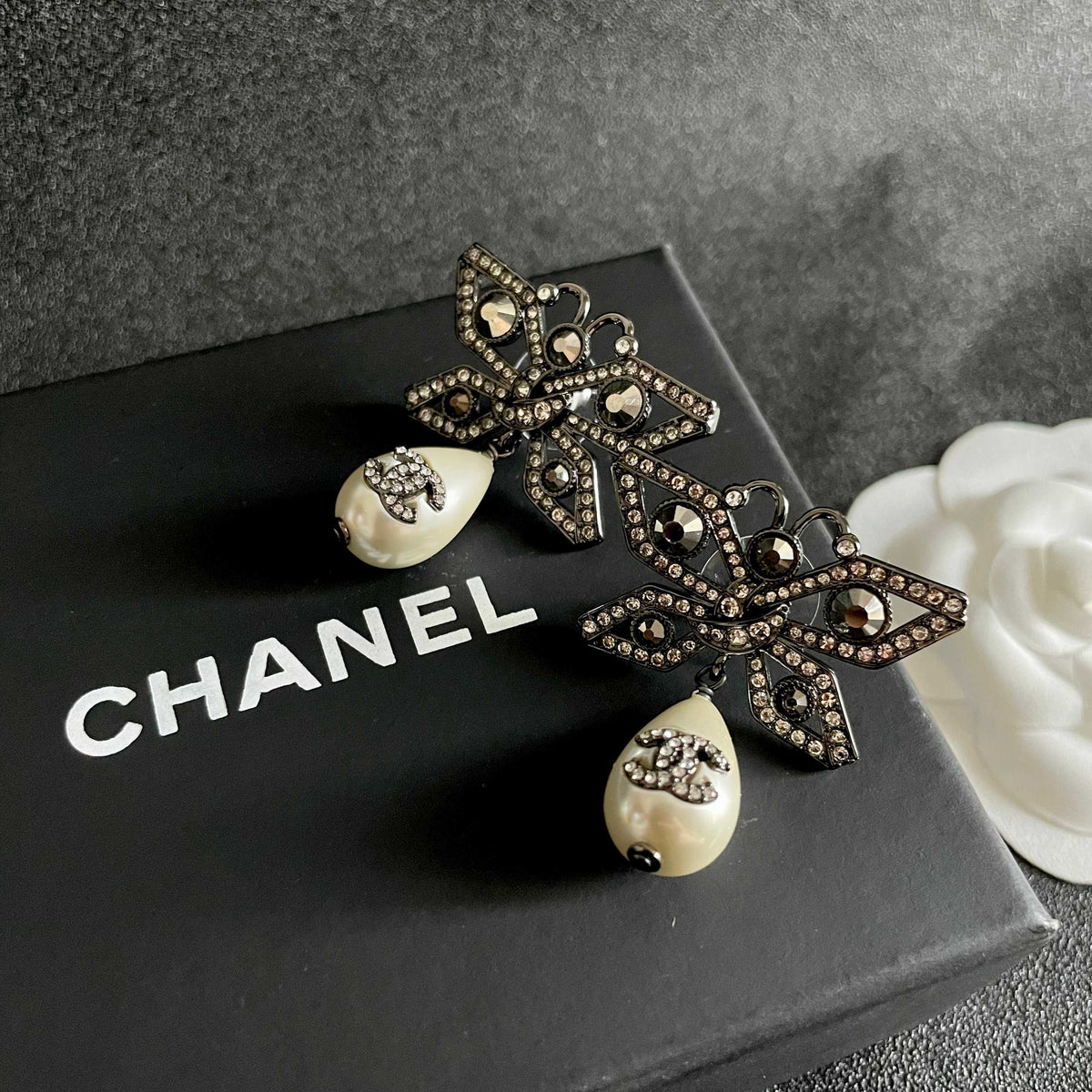 Double-C Emblem Pearl-Detail Statement Earrings – Pearl Detail – Design 014 detail view