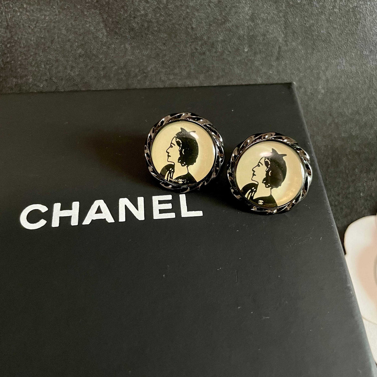 Double-C Emblem Stud Earrings in Polished Metal-Tone – Design 255 detail view