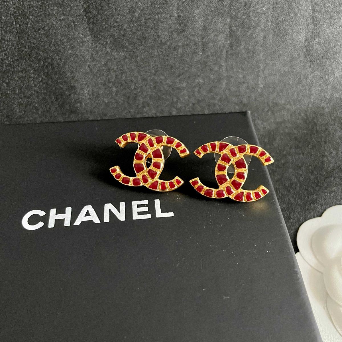 Double-C Emblem Stud Earrings in Polished Metal-Tone – Design 422 detail view