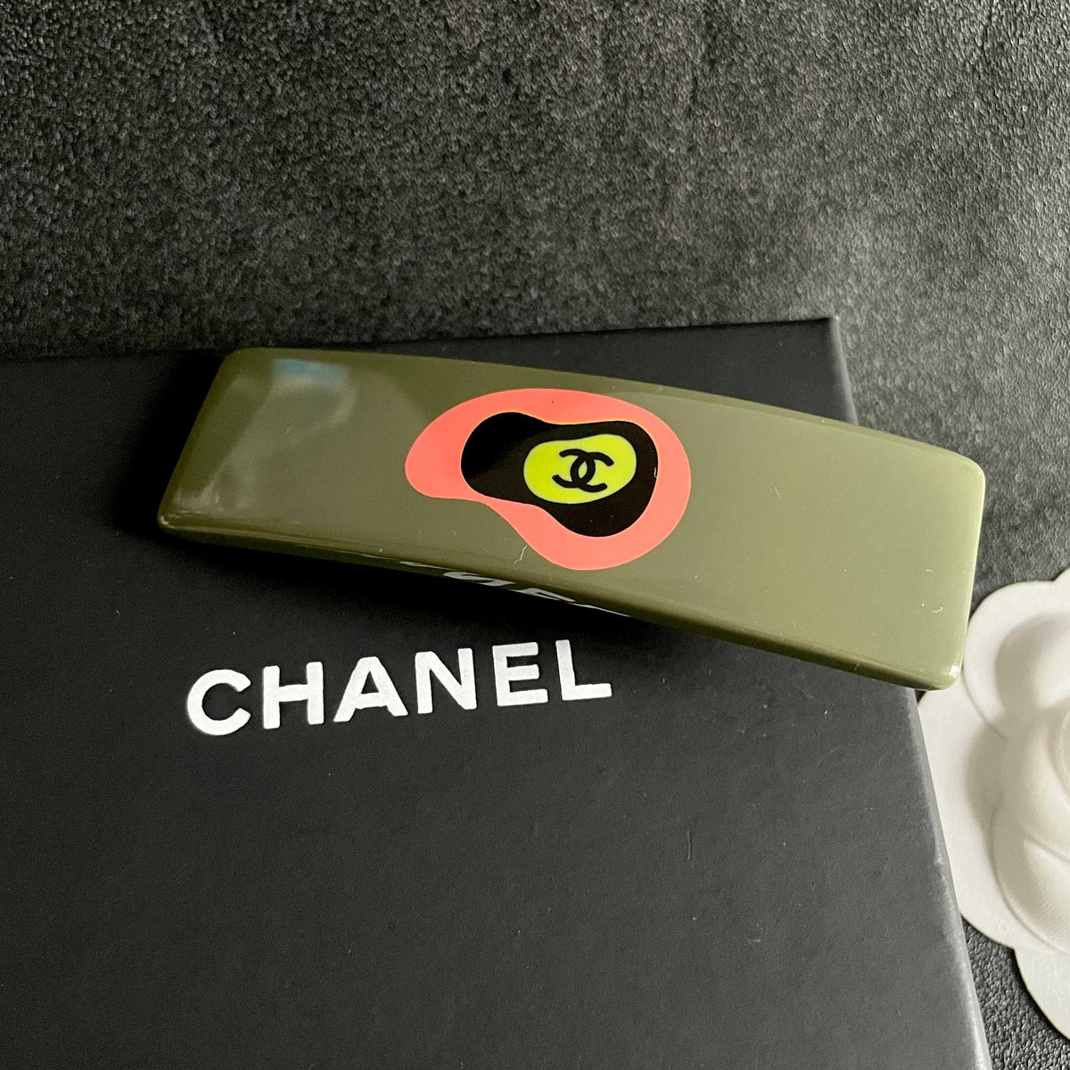 Double-C Emblem Hair Clip – Design 037 detail view