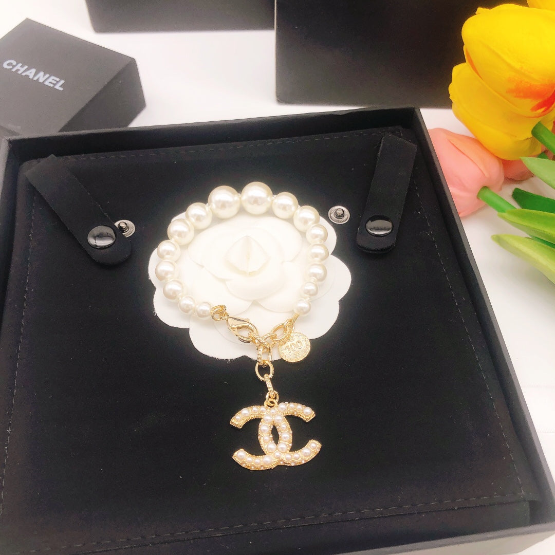Double-C Emblem Bracelet in Gold-Tone – Pearl Detail – Design 002 side detail