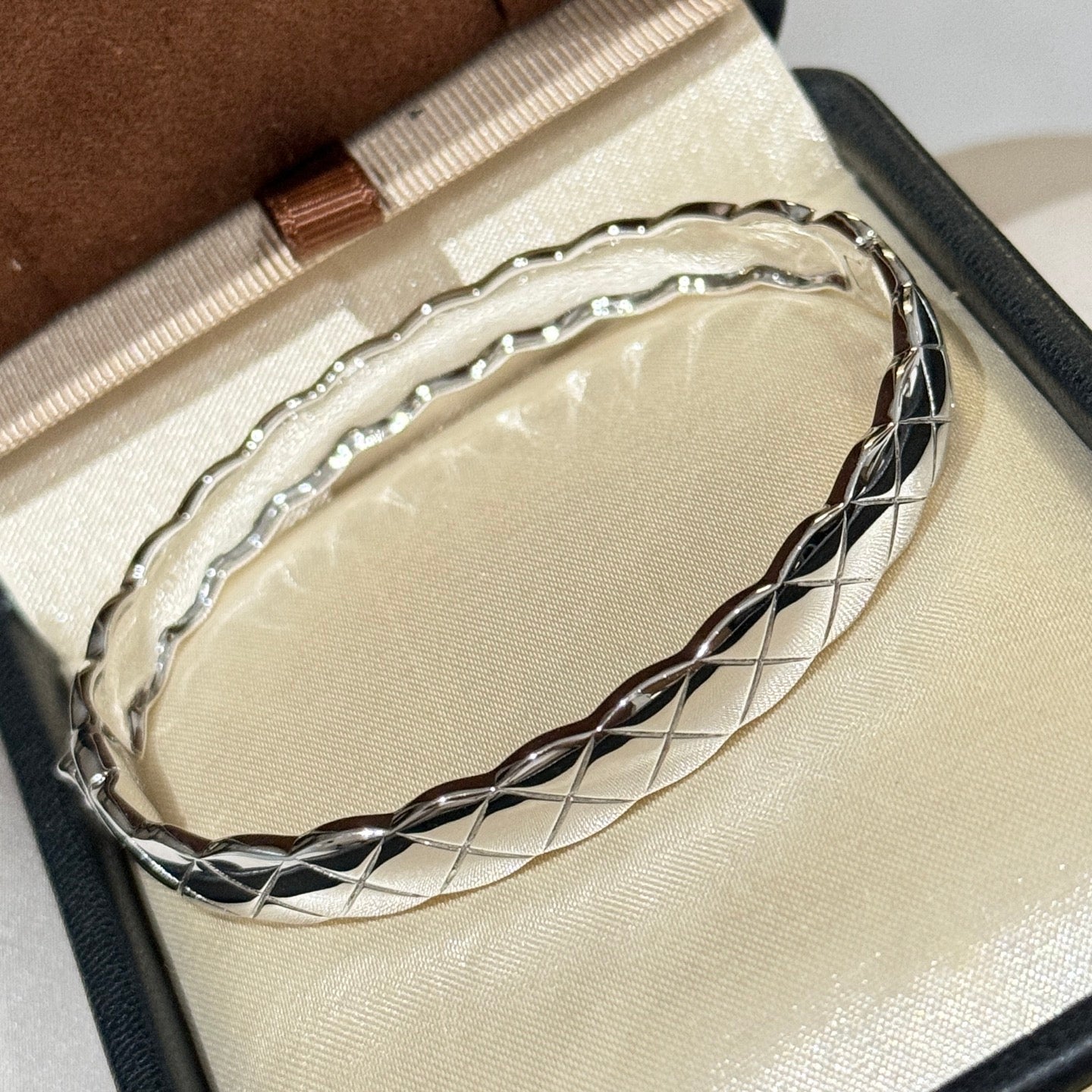 Signature Emblem Bangle in Gold-Tone – Design 008 detail view