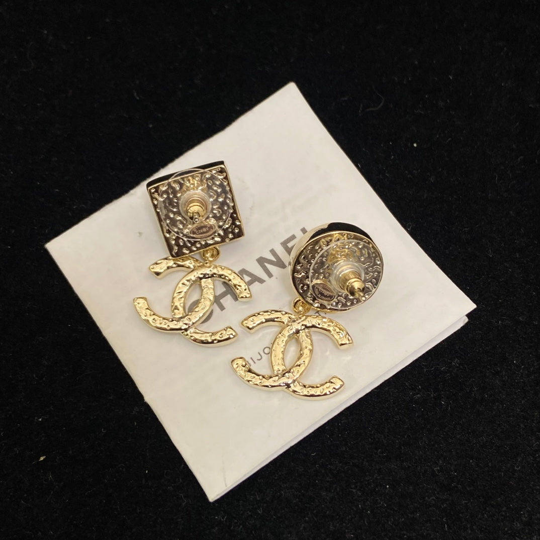 Pearl Pearl-Detail Stud Earrings – Pearl Detail – Design 006 styled product view