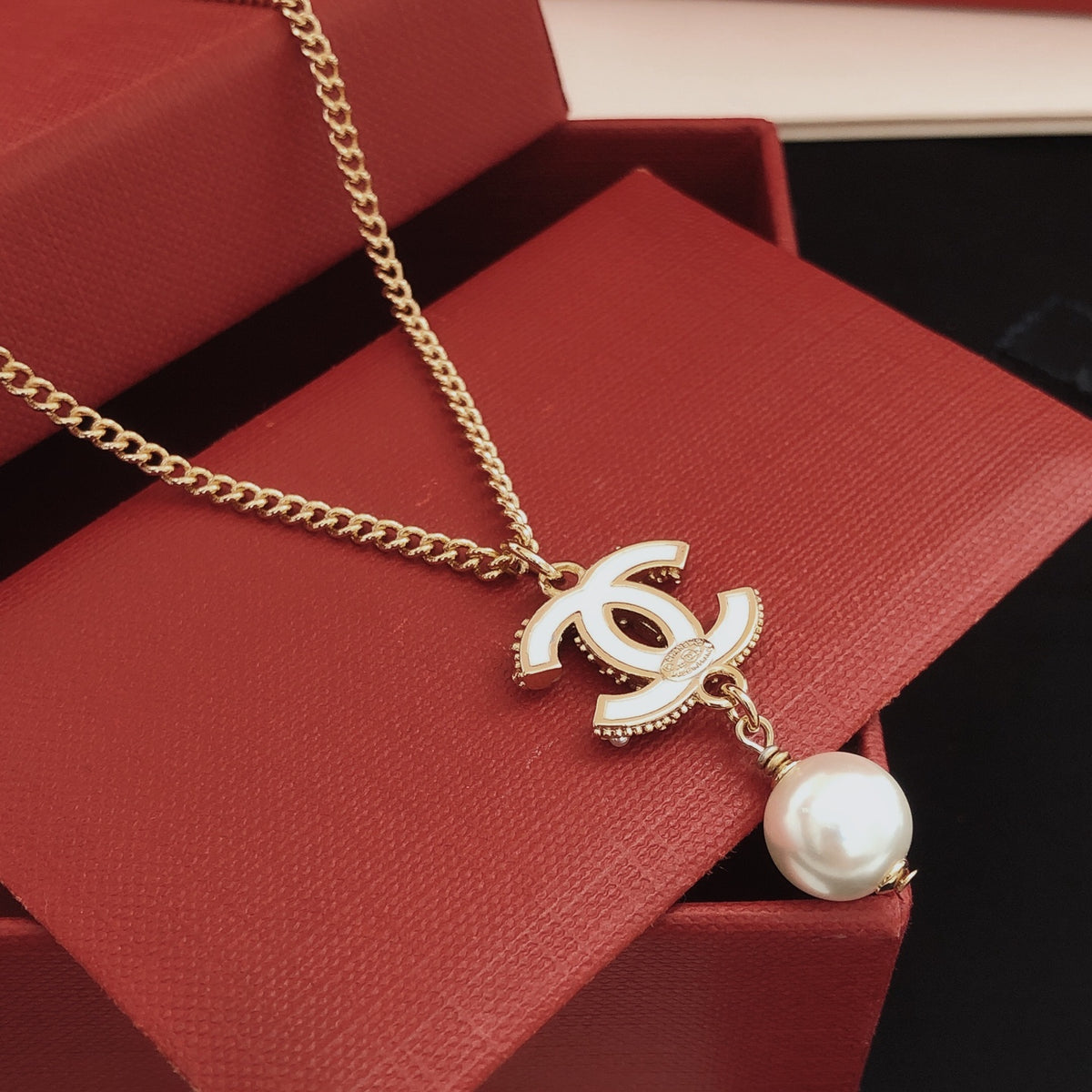 Pearl Pearl-Detail Pendant Necklace – Pearl Detail – Design 042 front product view