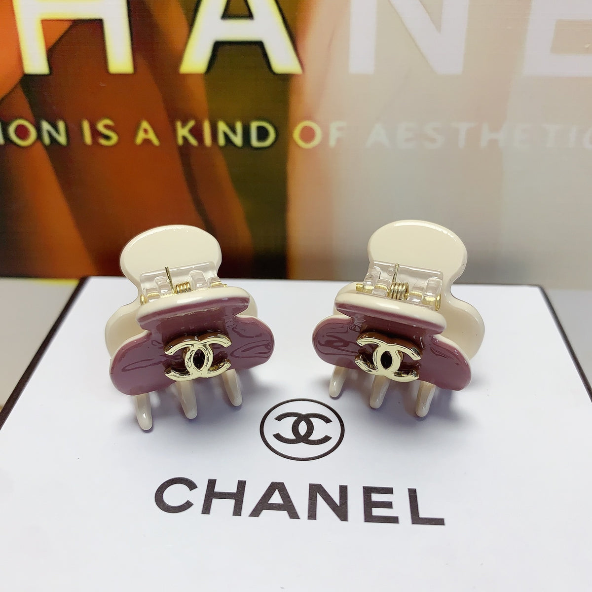 Signature Emblem Hair Clip – Design 006 side detail
