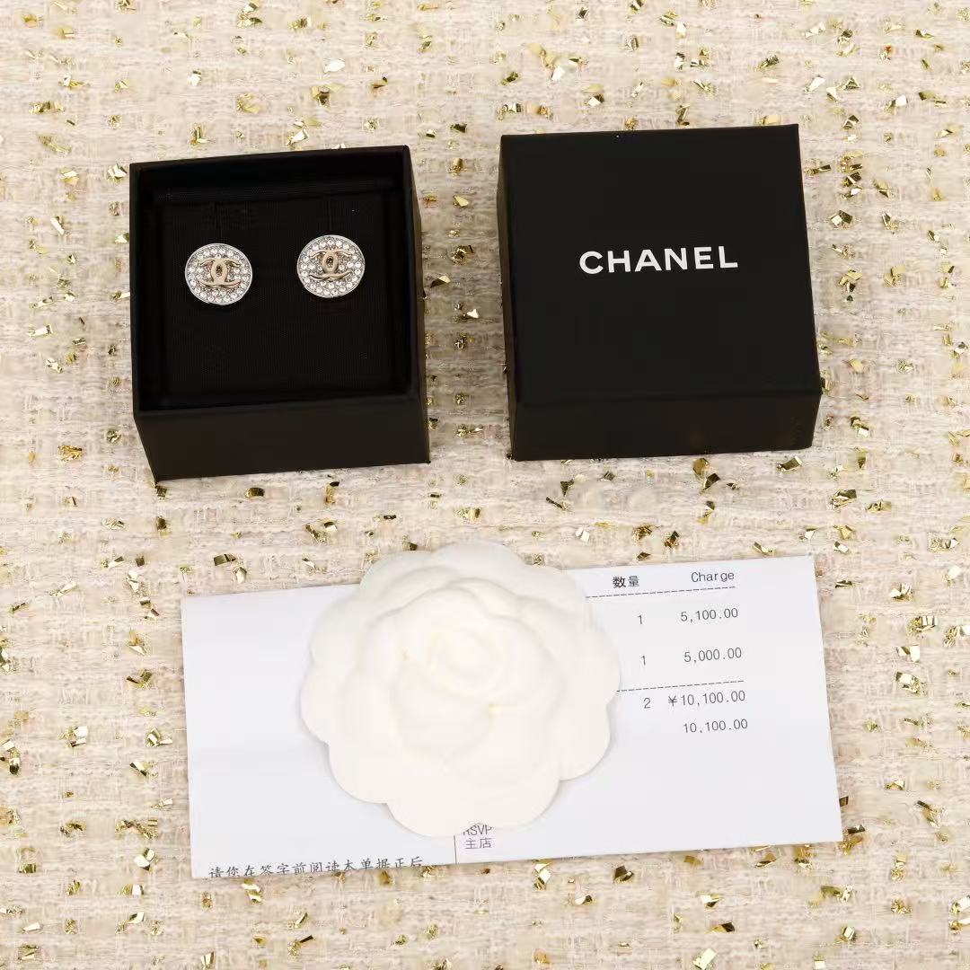 Double-C Emblem Stud Earrings in Gold-Tone – Design 048 close-up detail