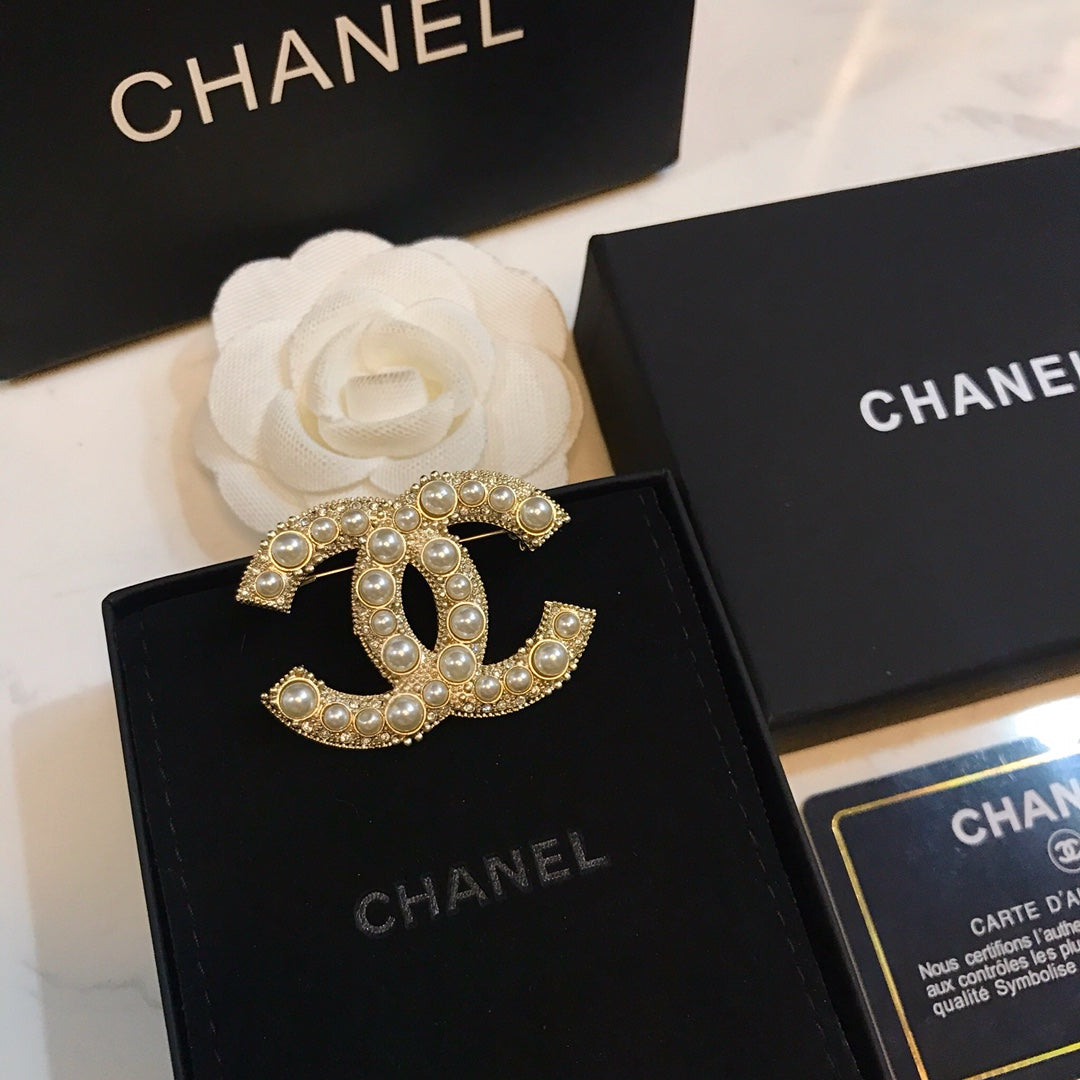 Double-C Emblem Brooch in Polished Metal-Tone – Design 038 front product view