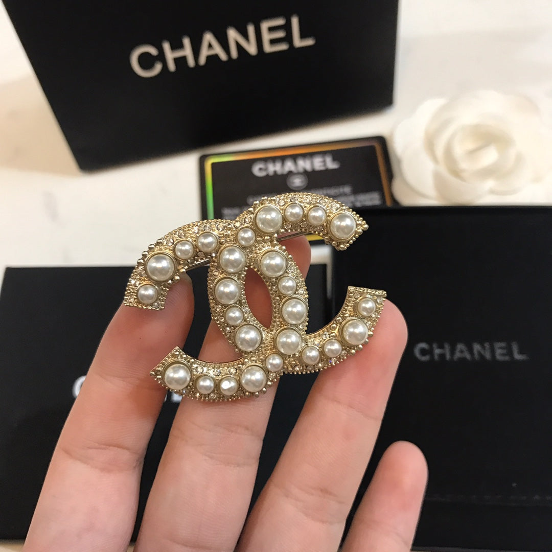 Double-C Emblem Brooch in Polished Metal-Tone – Design 038 detail view