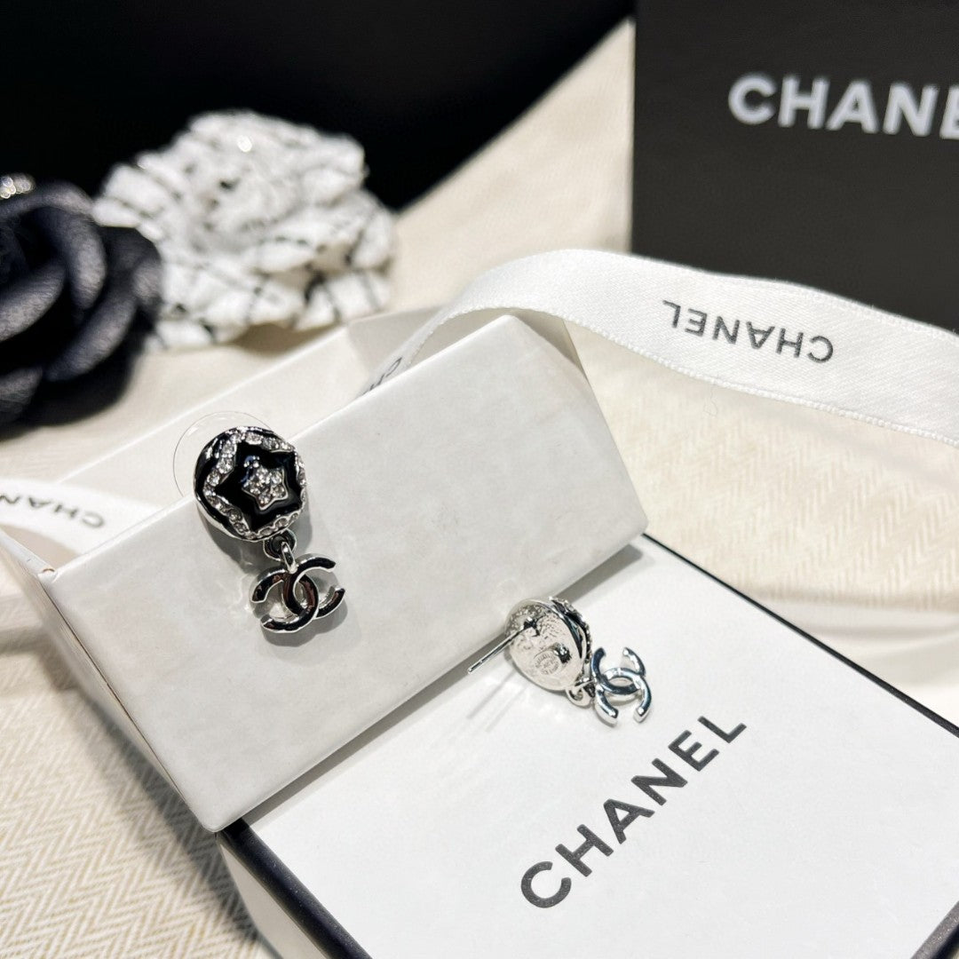 Double-C Emblem Stud Earrings in Polished Metal-Tone – Design 480 side detail