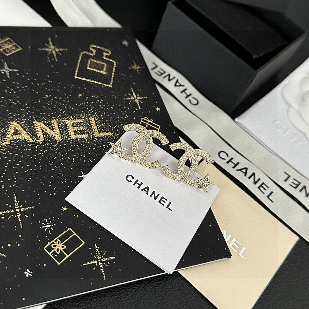 Double-C Emblem Stud Earrings in Polished Metal-Tone – Design 465 main product view