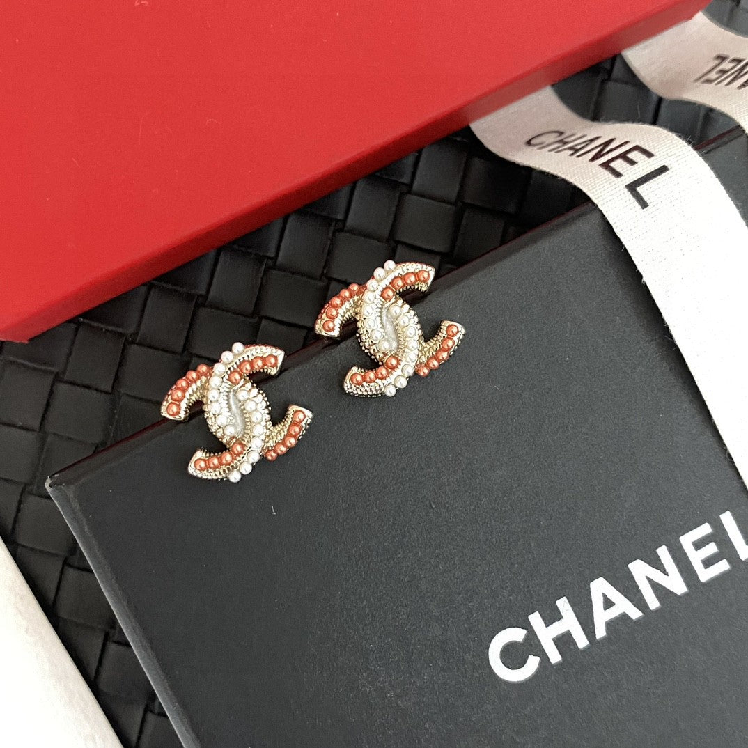 Double-C Emblem Stud Earrings in Polished Metal-Tone – Design 403 main product view