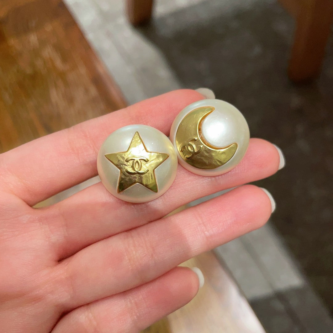 Double-C Emblem Stud Earrings in Polished Metal-Tone – Design 391 close-up detail