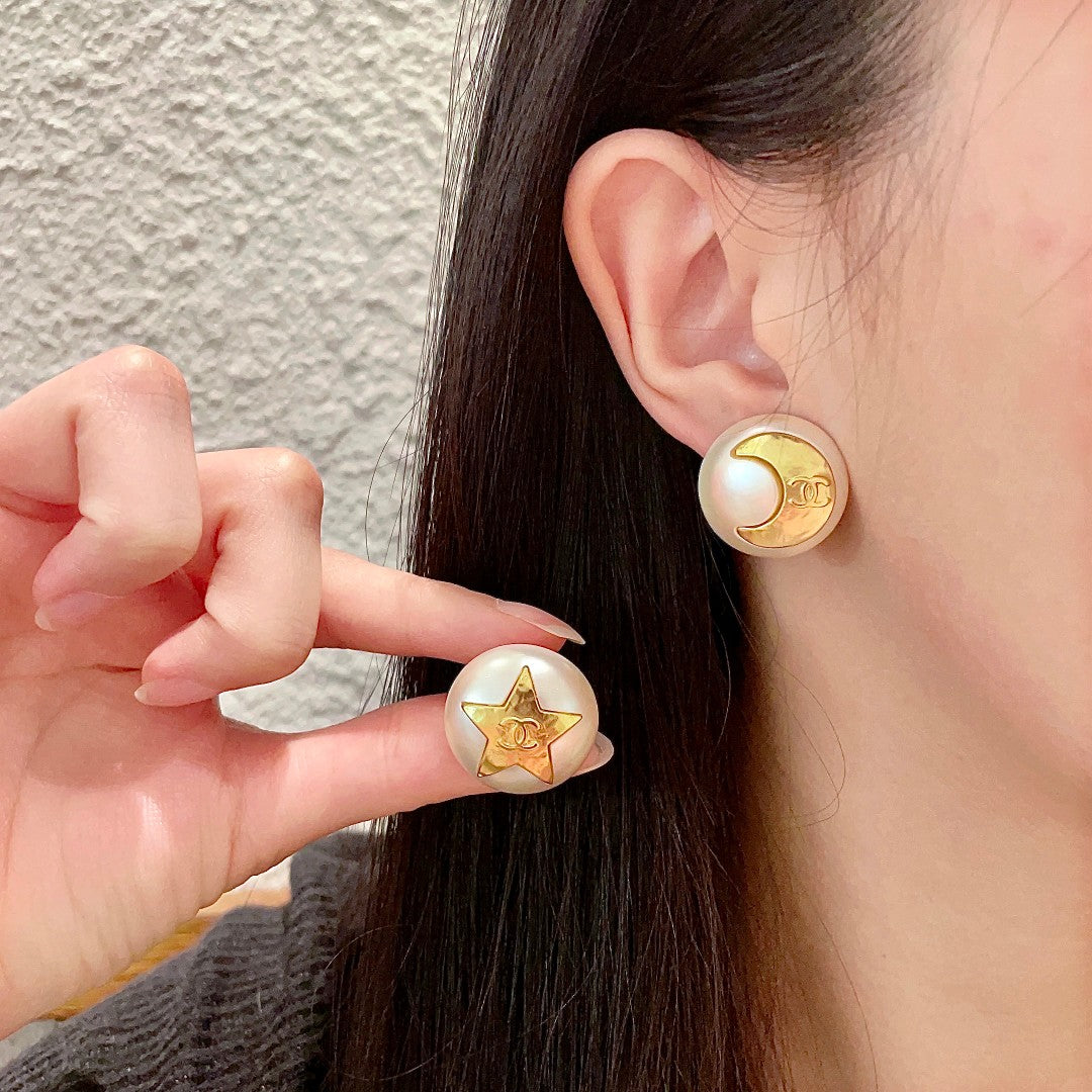 Double-C Emblem Stud Earrings in Polished Metal-Tone – Design 391 main product view