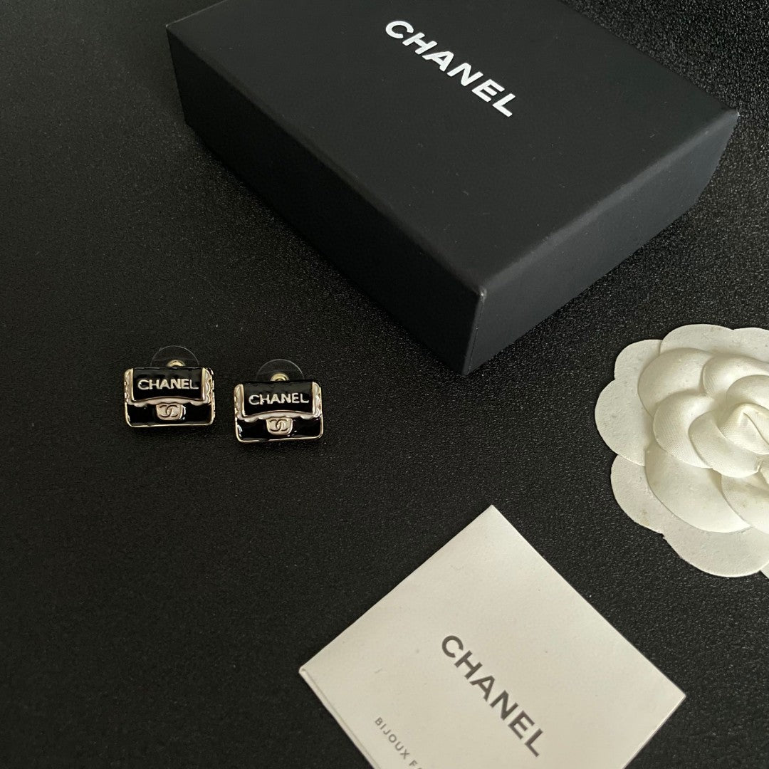 Double-C Emblem Stud Earrings in Polished Metal-Tone – Design 375 close-up detail