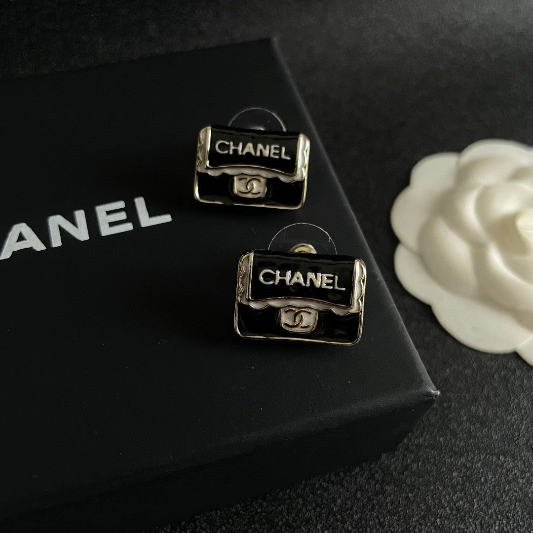 Double-C Emblem Stud Earrings in Polished Metal-Tone – Design 375 detail view
