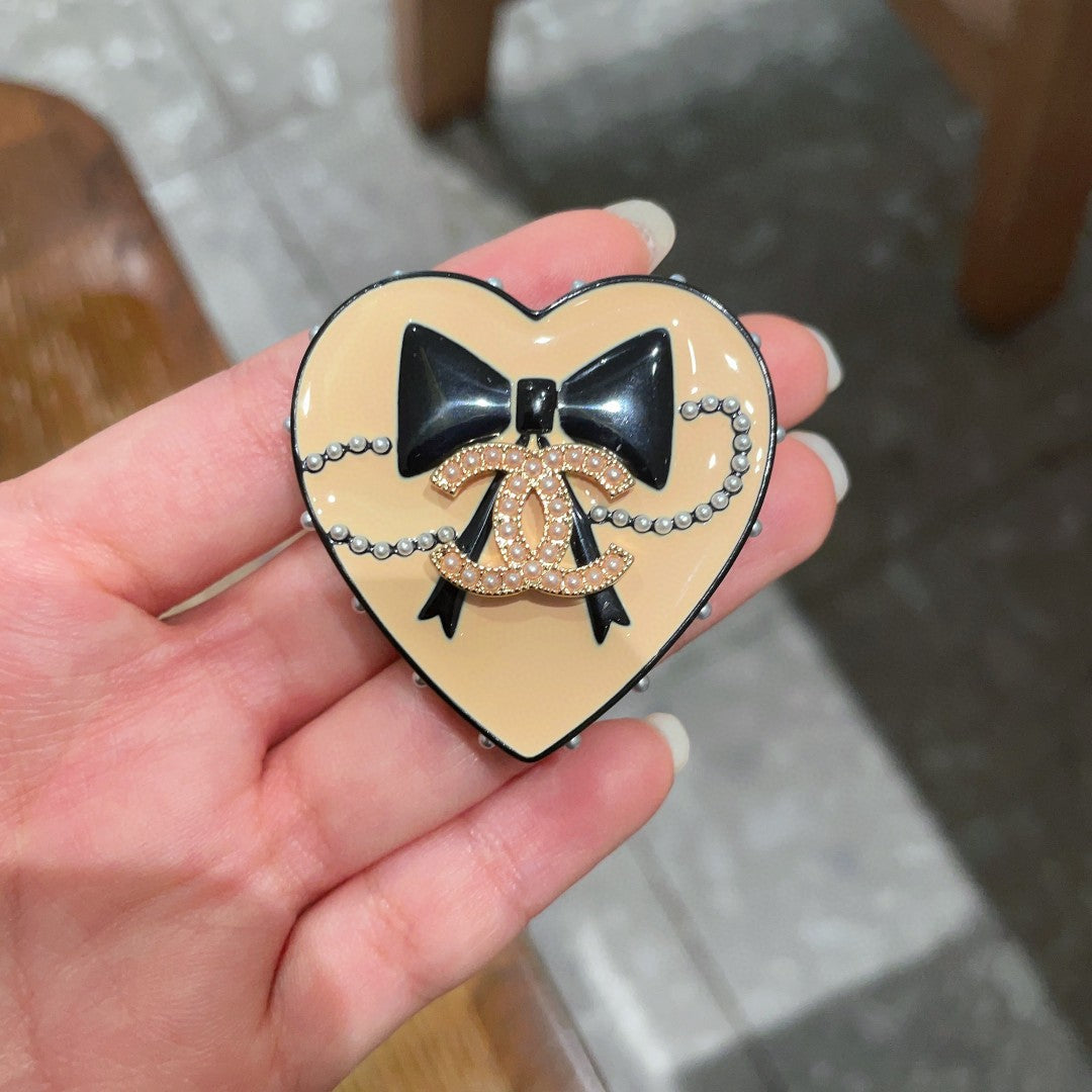 Double-C Emblem Brooch in Polished Metal-Tone – Design 074 side detail