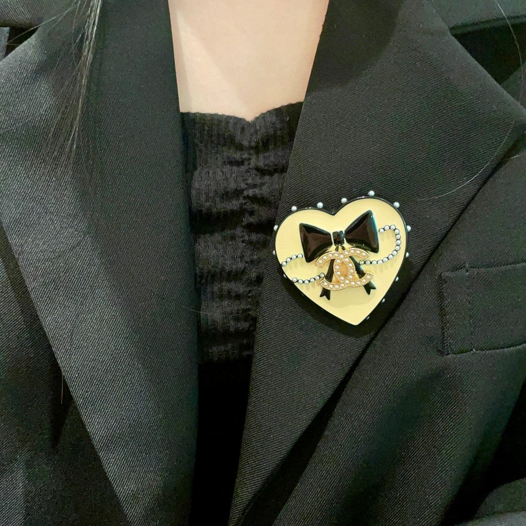 Double-C Emblem Brooch in Polished Metal-Tone – Design 074 front product view