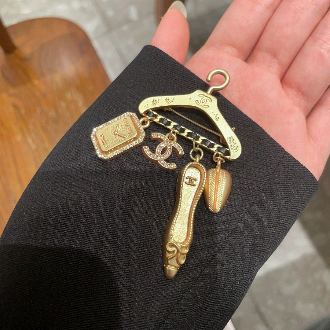 Double-C Emblem Brooch in Polished Metal-Tone – Design 072 detail view