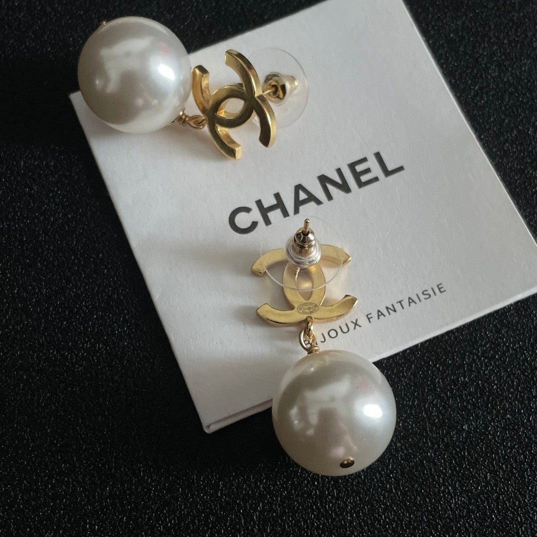 Double-C Emblem Pearl-Detail Stud Earrings – Pearl Detail – Design 024 main product view