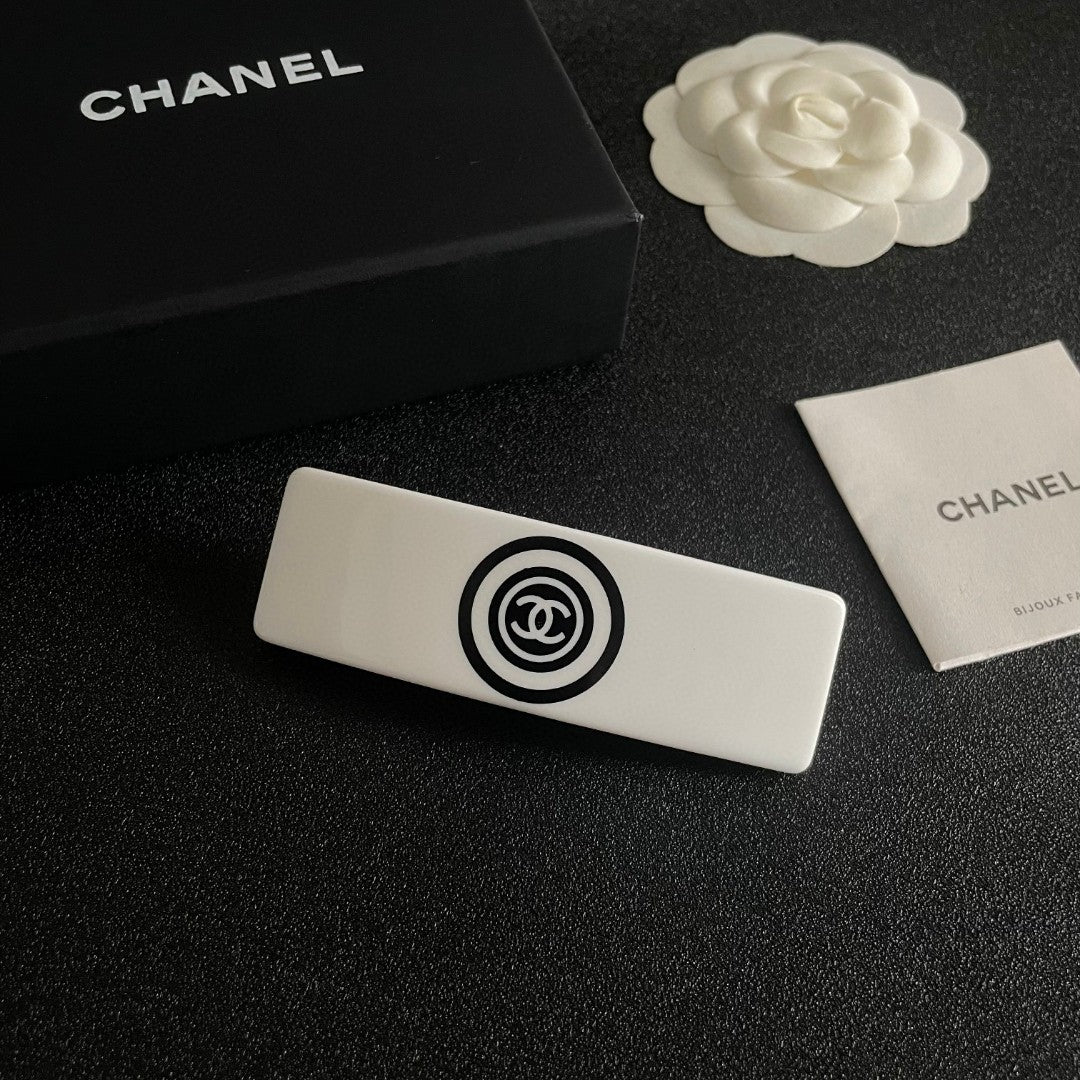 Double-C Emblem Hair Clip – Design 032 styled product view