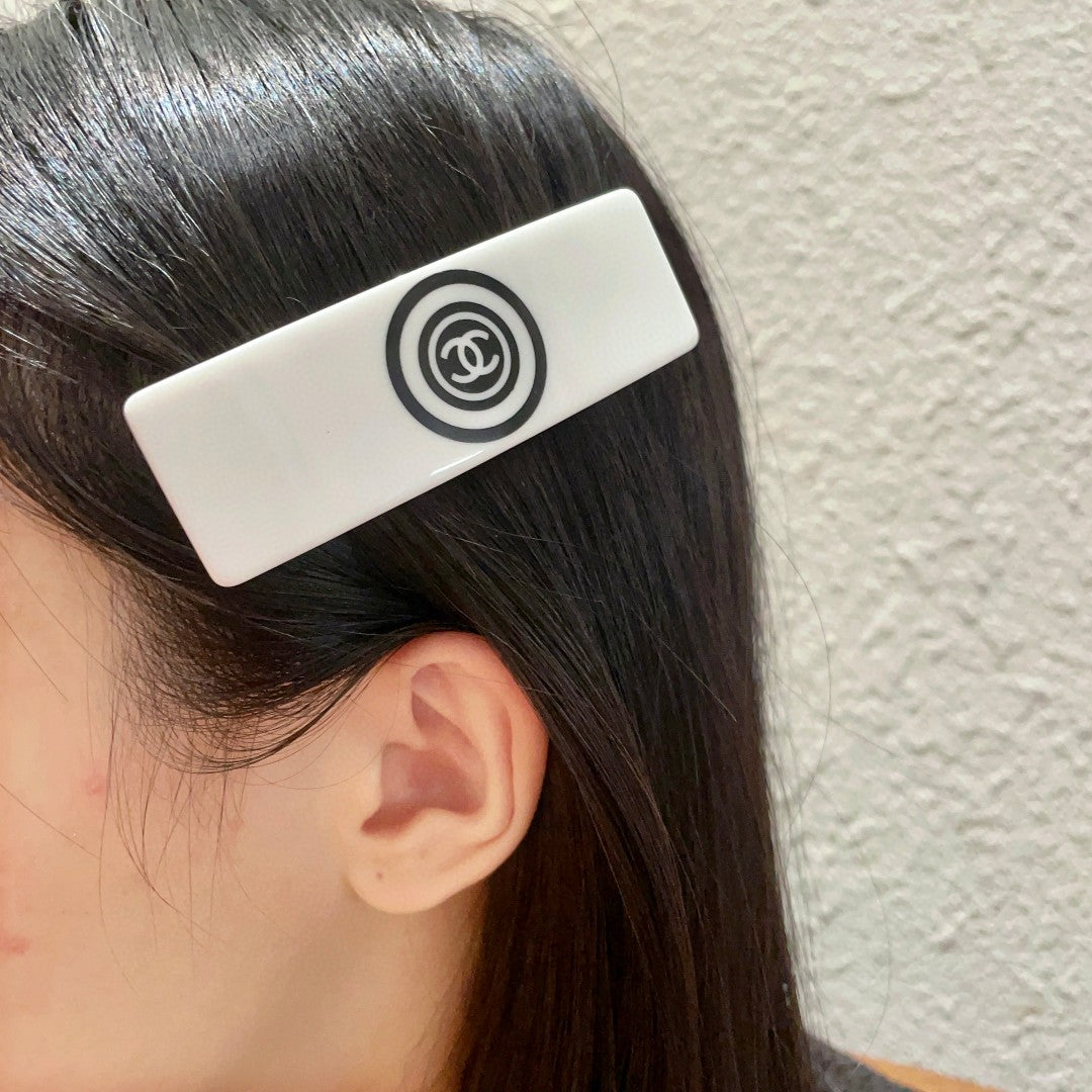 Double-C Emblem Hair Clip – Design 032 front product view