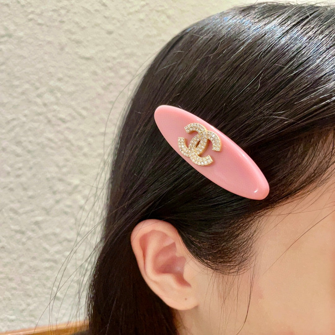 Double-C Emblem Hair Clip – Design 031 main product view