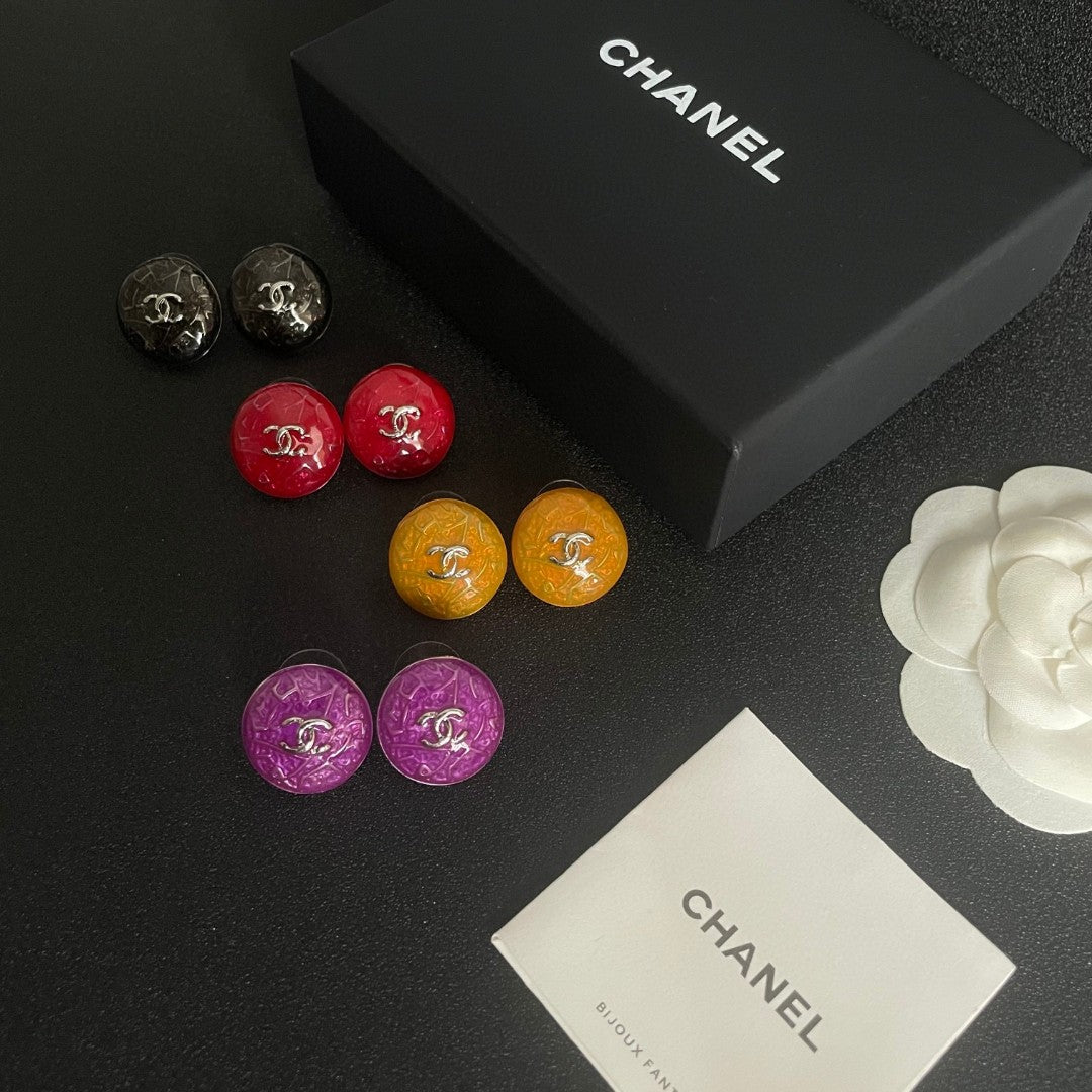 Double-C Emblem Stud Earrings in Polished Metal-Tone – Design 362 side detail