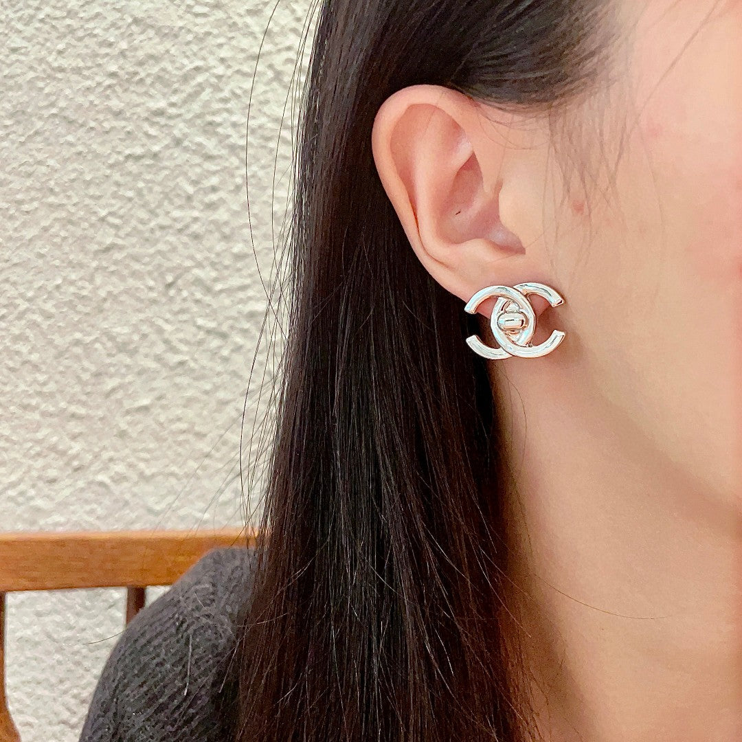 Double-C Emblem Stud Earrings in Polished Metal-Tone – Design 348 detail view