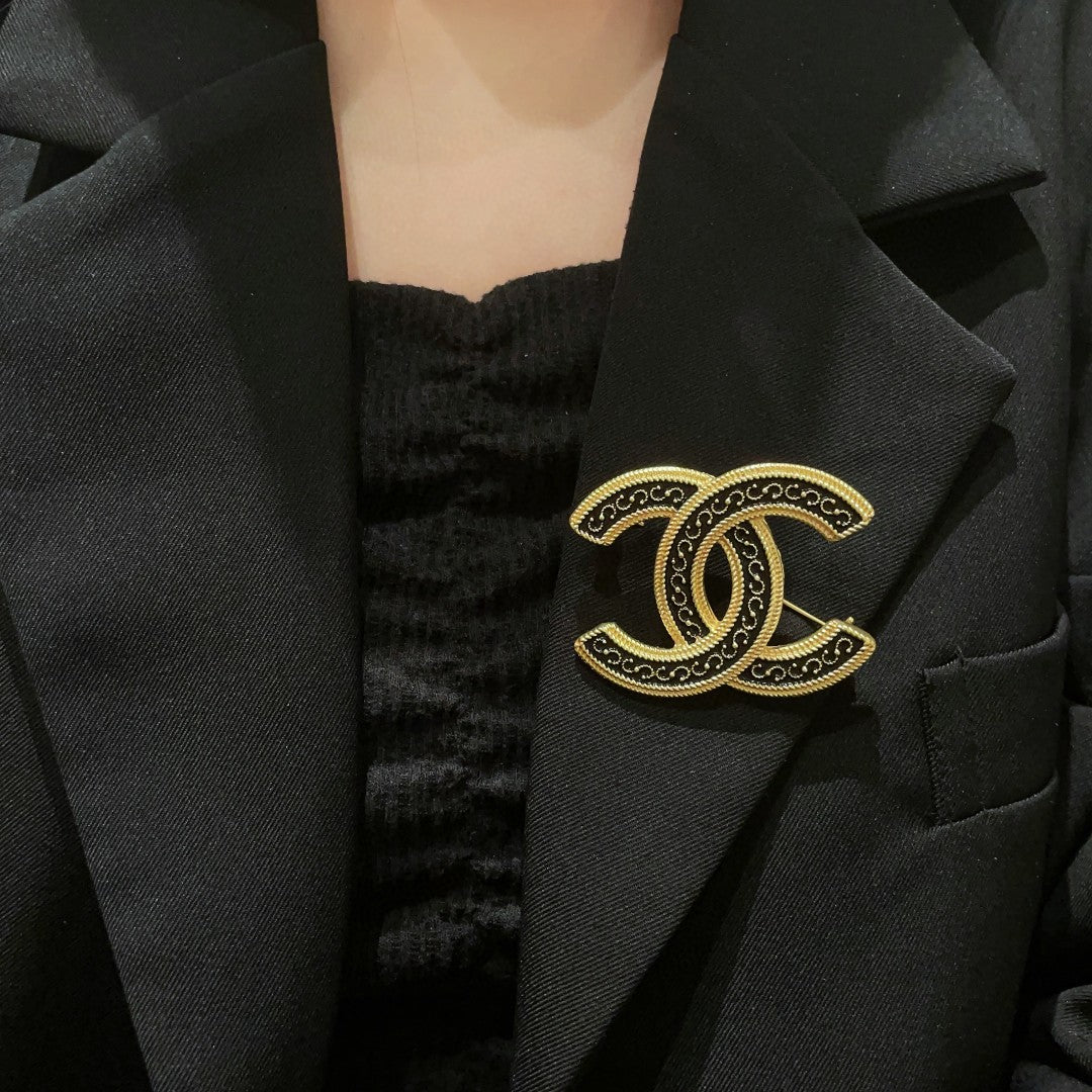 Double-C Emblem Brooch in Polished Metal-Tone – Design 068 front product view