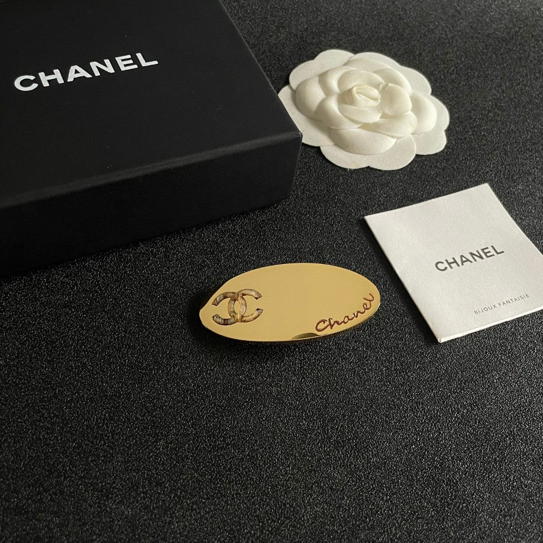 Double-C Emblem Hair Clip – Design 027 styled product view