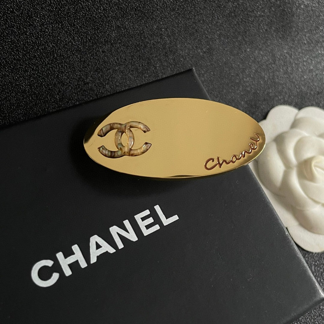 Double-C Emblem Hair Clip – Design 027 detail view