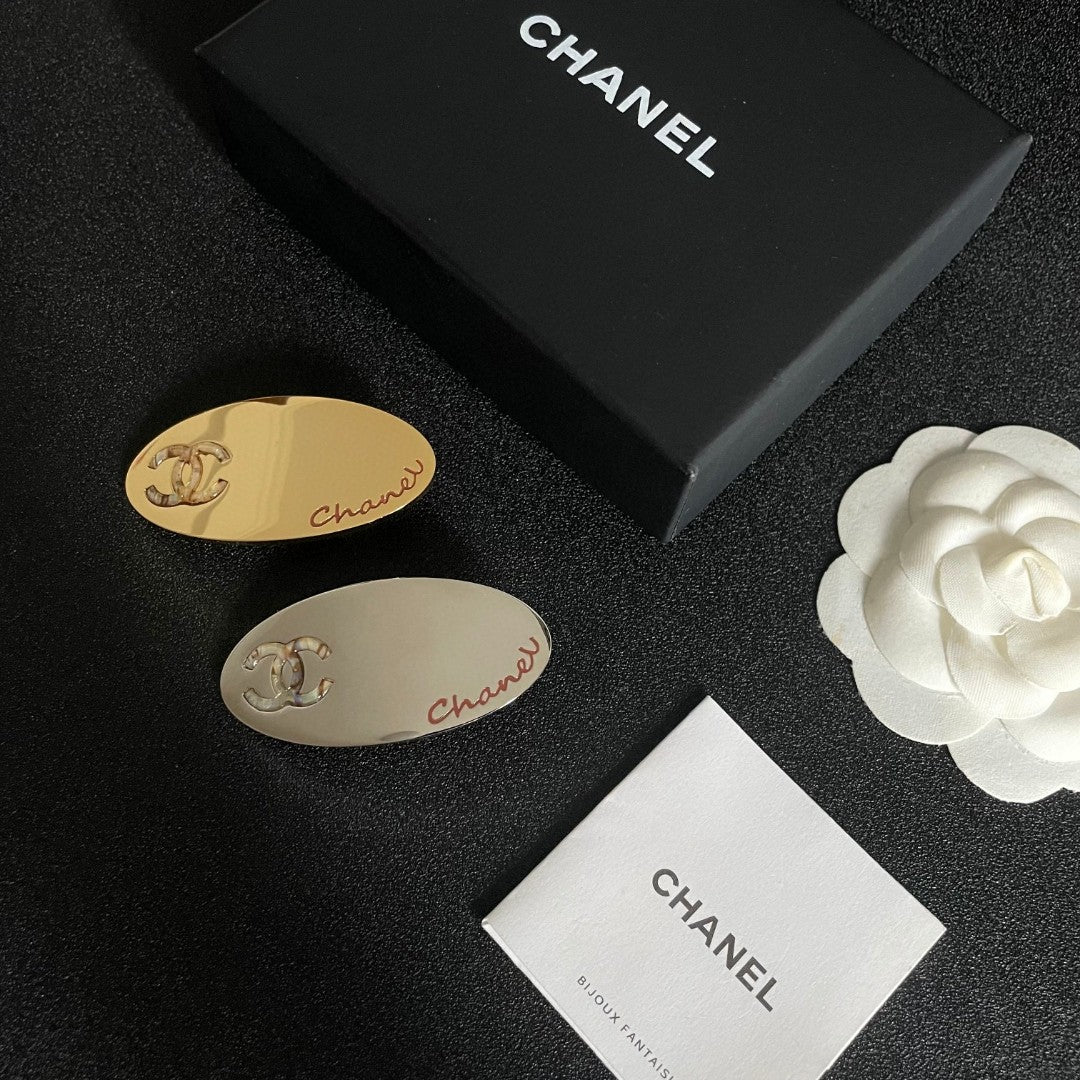 Double-C Emblem Hair Clip – Design 027 side detail