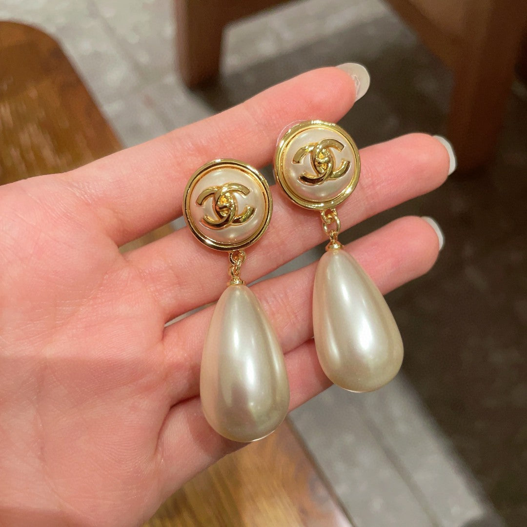 Double-C Emblem Pearl-Detail Statement Earrings – Pearl Detail – Design 021 close-up detail