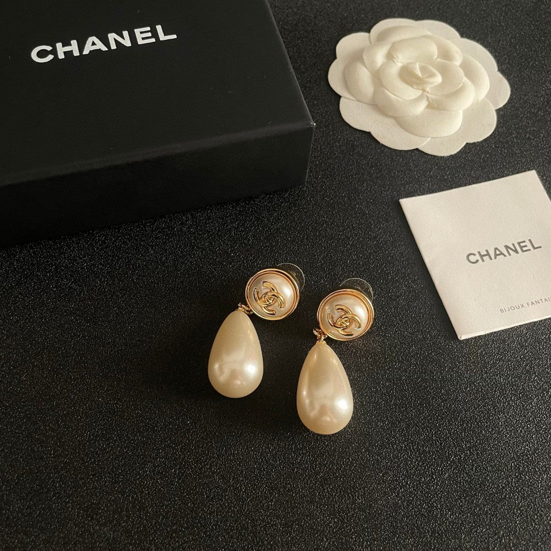 Double-C Emblem Pearl-Detail Statement Earrings – Pearl Detail – Design 021 main product view