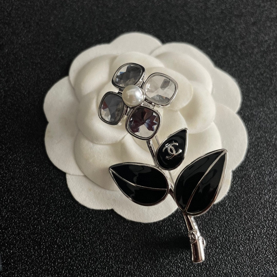 Double-C Emblem Brooch in Polished Metal-Tone – Design 042 front product view