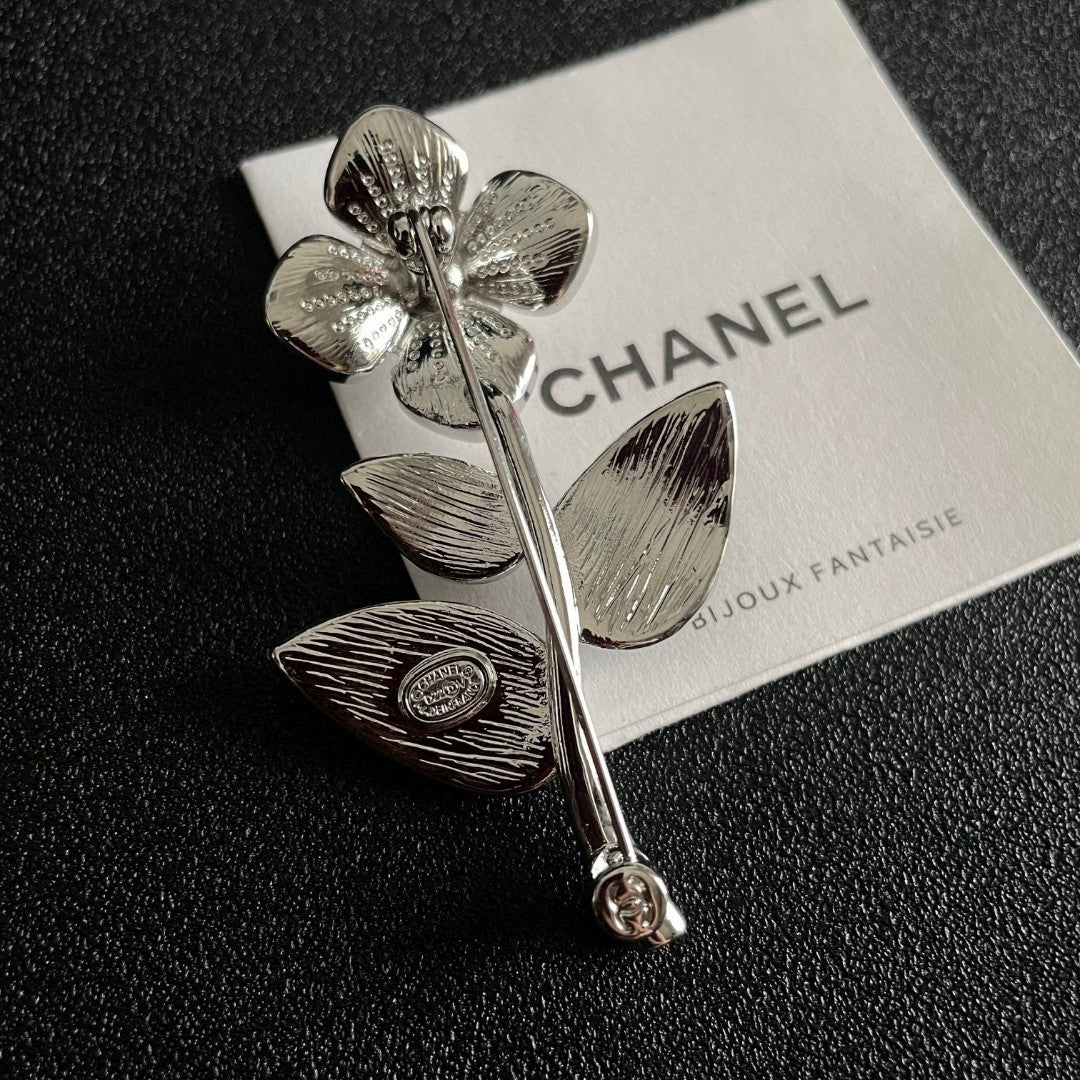 Double-C Emblem Brooch in Polished Metal-Tone – Design 042 main product view