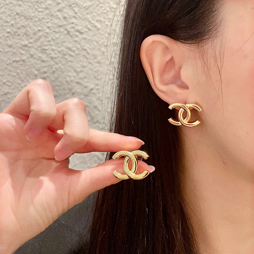 Double-C Emblem Stud Earrings in Polished Metal-Tone – Design 263 main product view
