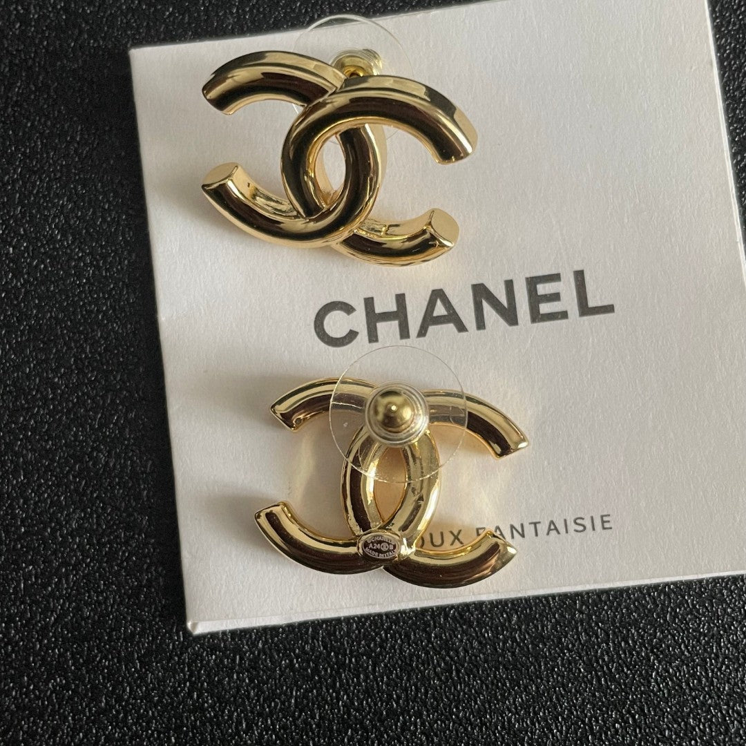 Double-C Emblem Stud Earrings in Polished Metal-Tone – Design 263 main product view
