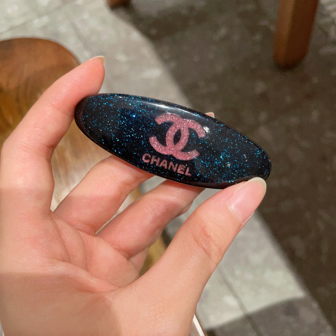 Double-C Emblem Hair Clip – Design 018 side detail