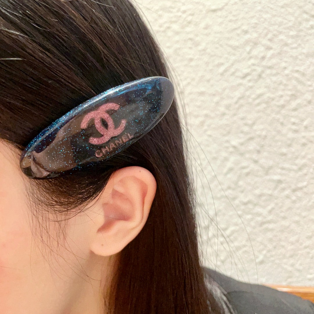 Double-C Emblem Hair Clip – Design 018 front product view