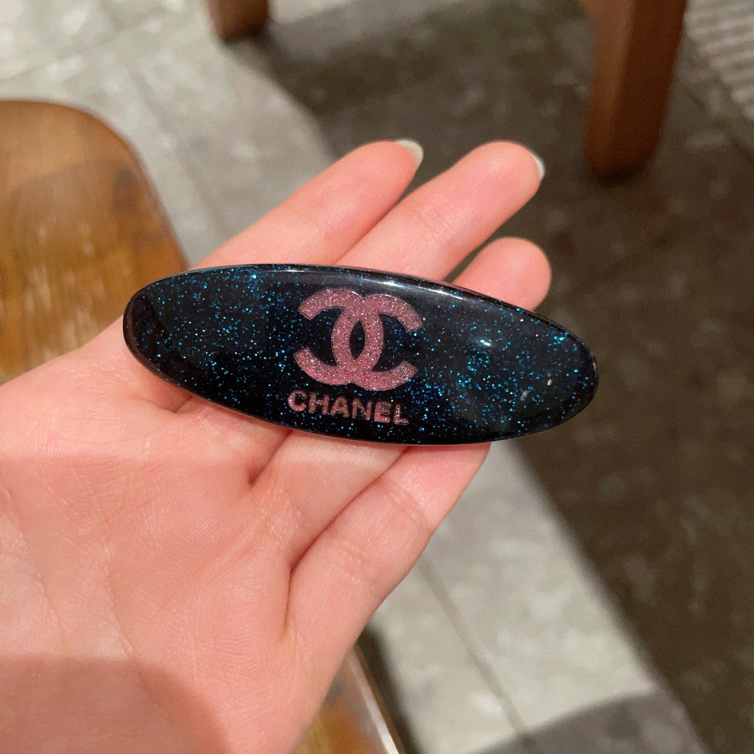 Double-C Emblem Hair Clip – Design 018 detail view
