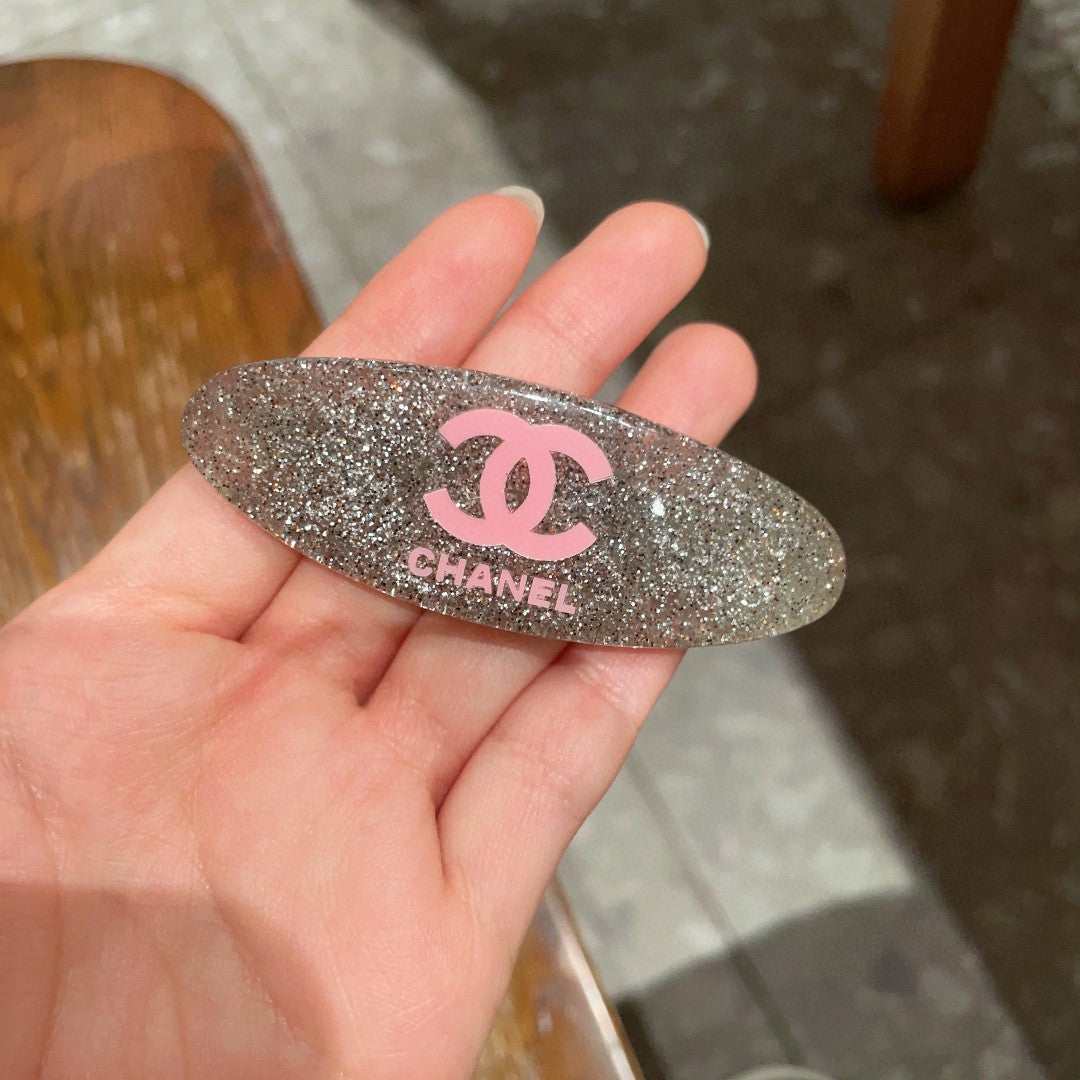 Double-C Emblem Hair Clip – Design 017 detail view