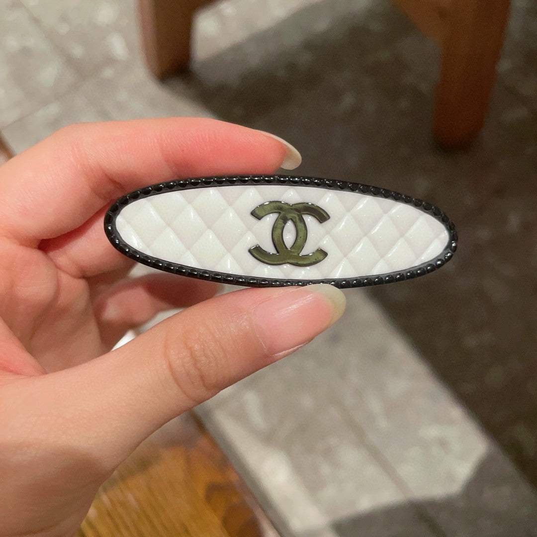 Double-C Emblem Hair Clip – Design 016 side detail