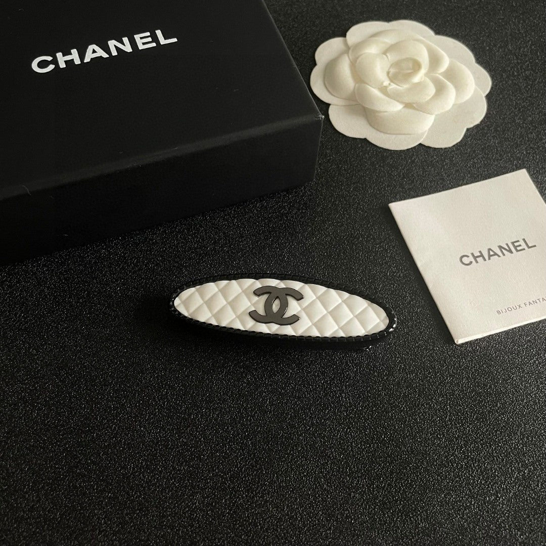 Double-C Emblem Hair Clip – Design 016 styled product view